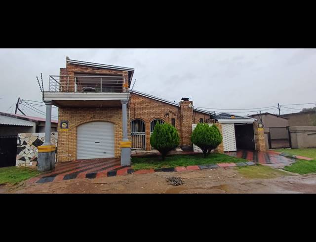 4 BEDROOM HOUSE FOR SALE IN PALM SPRINGS